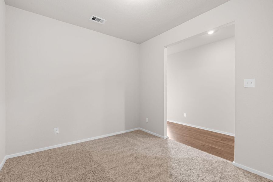 Spacious, unfurnished interior of a new home in Laurel Landing, Alvin (Image 24).