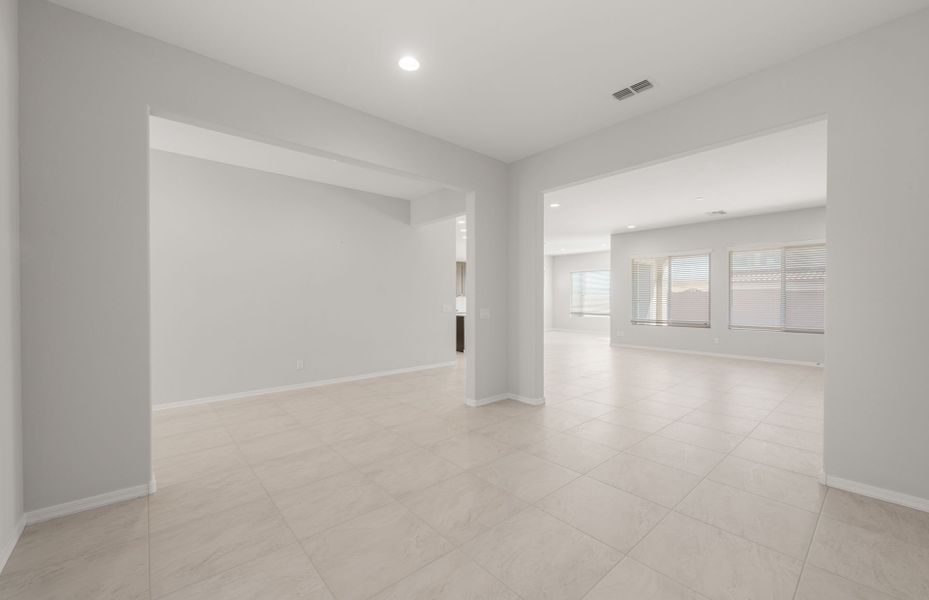 Spacious, unfurnished interior of a new home in Visara, Surprise (Image 25).