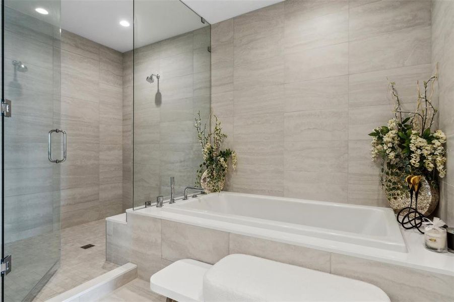 Furnished interior view inside a new home in , Sarasota (Image 9).