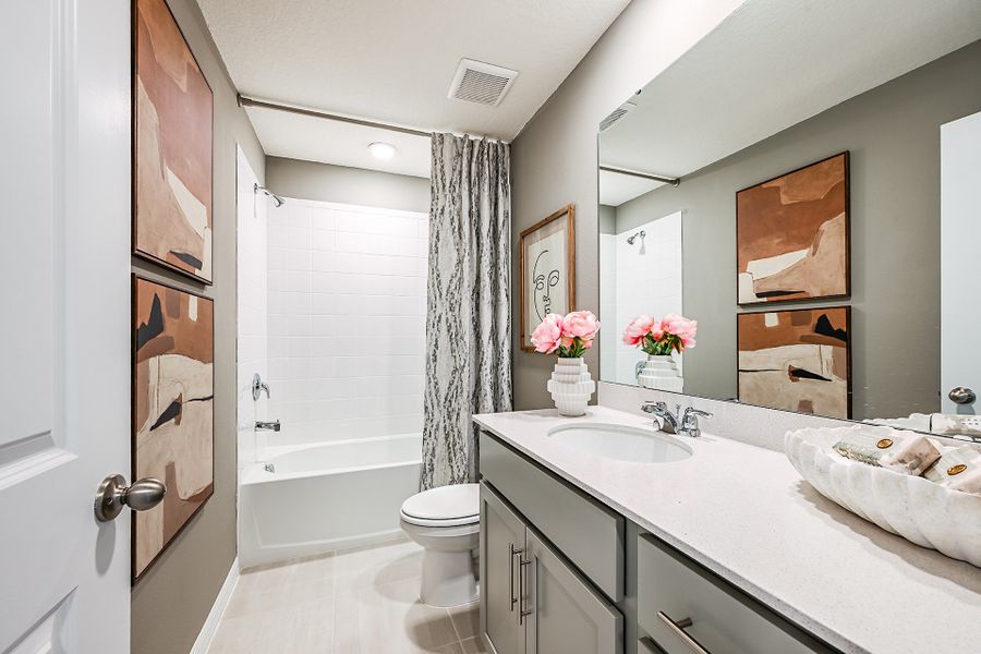 Furnished interior view inside a new home in Towns at Greenleaf, Oviedo (Image 10).