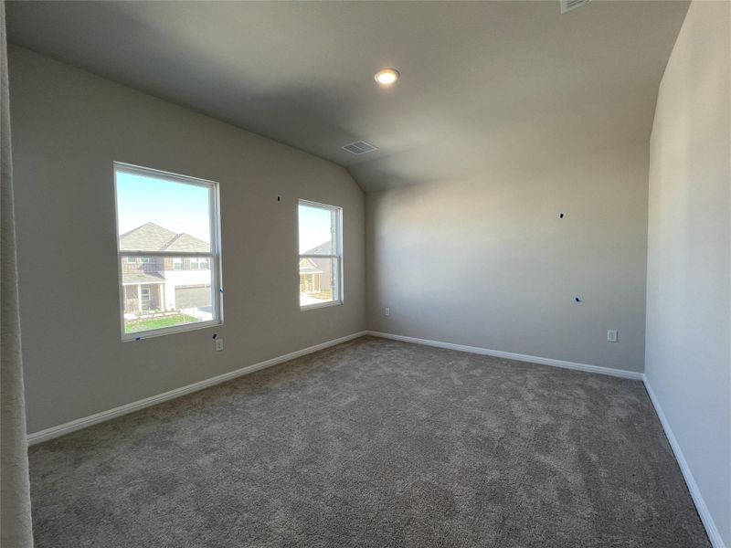 Spacious, unfurnished interior of a new home in Rolling Glen, Hutto (Image 18).