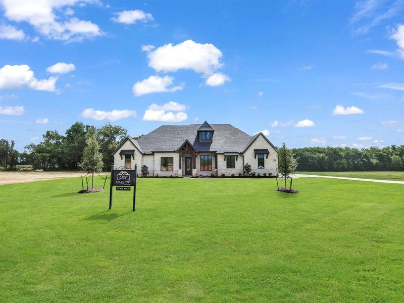 Exterior details and patio area of a home in , Weatherford (Image 3).