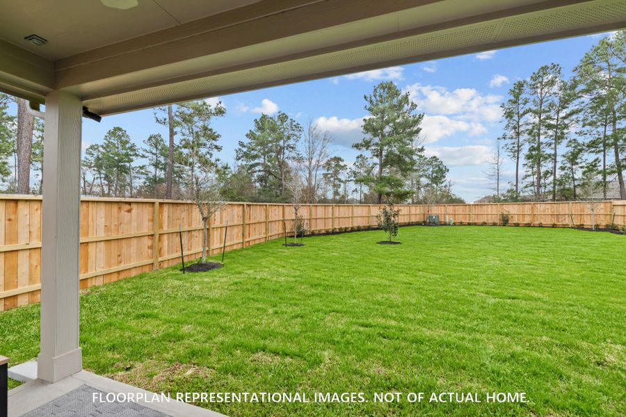 Exterior details and patio area of a home in Ambrose, La Marque (Image 3).