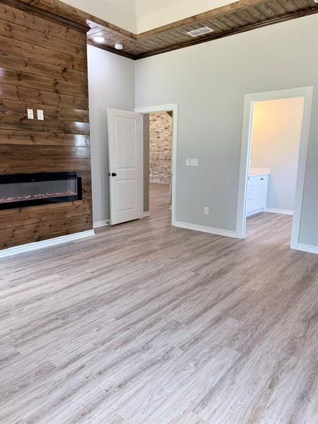 Spacious, unfurnished interior of a new home in , Tyler (Image 17).