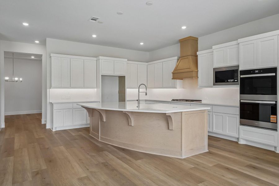 Furnished interior view inside a new home in Evergreen 70', Conroe (Image 17).