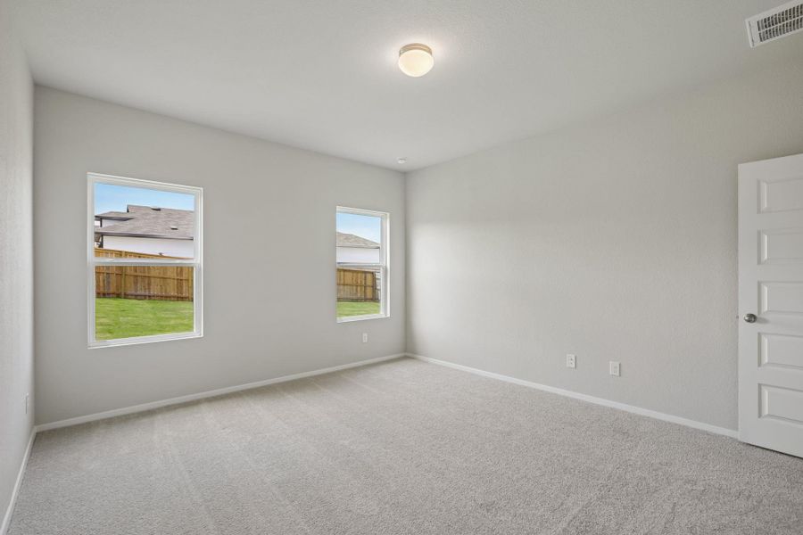 Spacious, unfurnished interior of a new home in Cloverleaf, Austin (Image 15).