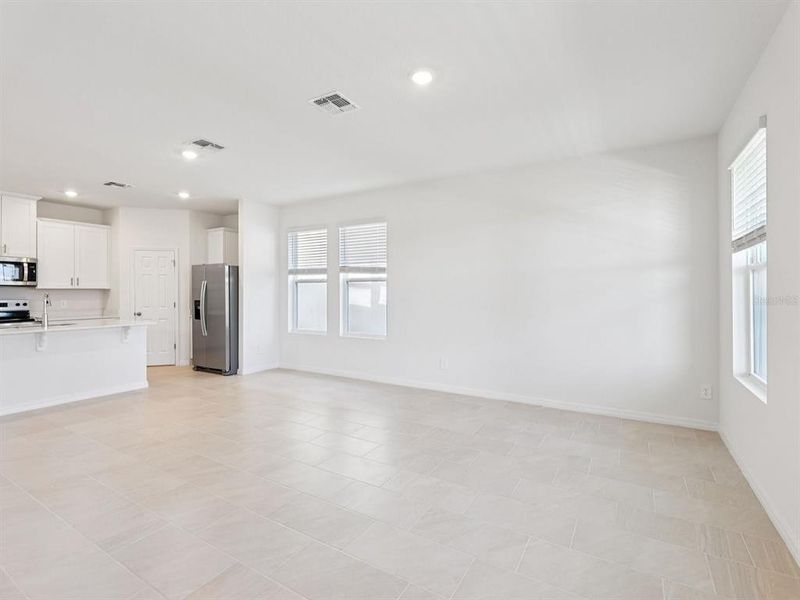 Spacious, unfurnished interior of a new home in The Meadow at Crossprairie Bungalows, St. Cloud (Image 7).