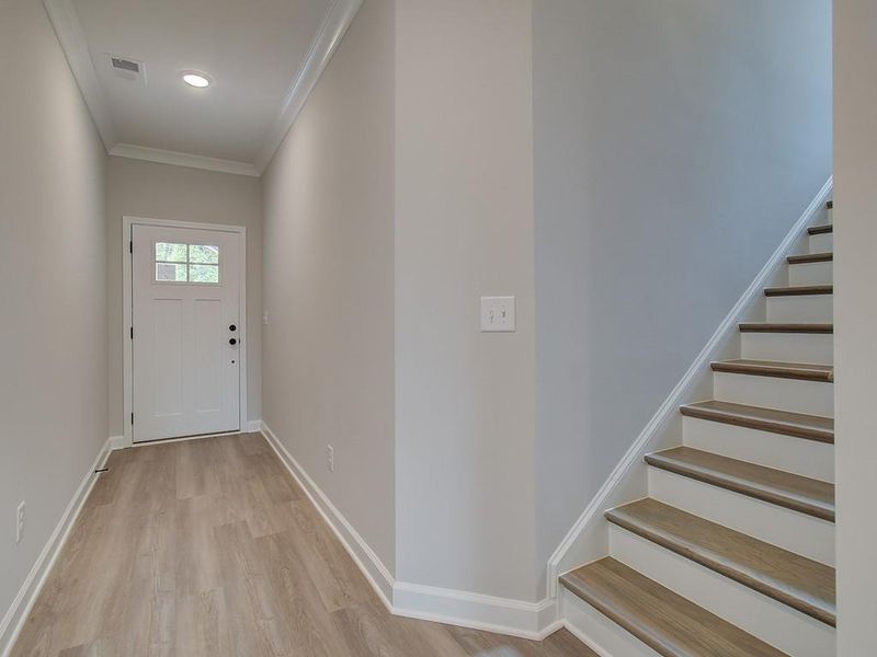 Spacious, unfurnished interior of a new home in Cherokee Township, Acworth (Image 18).