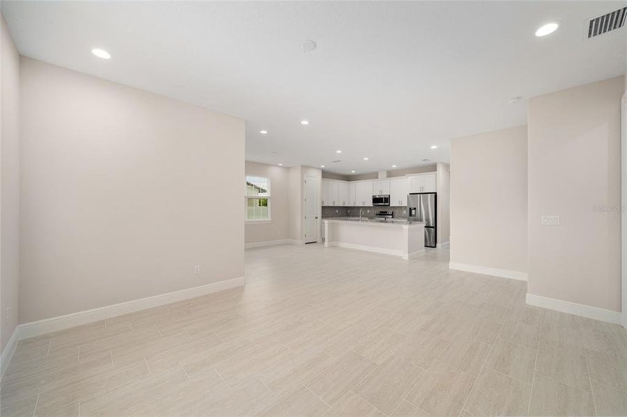 Spacious, unfurnished interior of a new home in , Summerfield (Image 33).