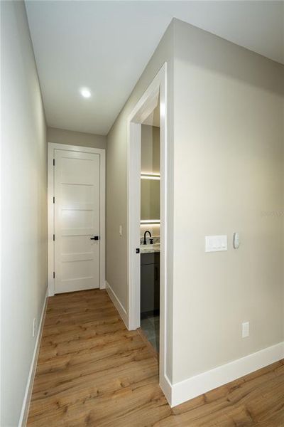 Spacious, unfurnished interior of a new home in , Tampa (Image 27).