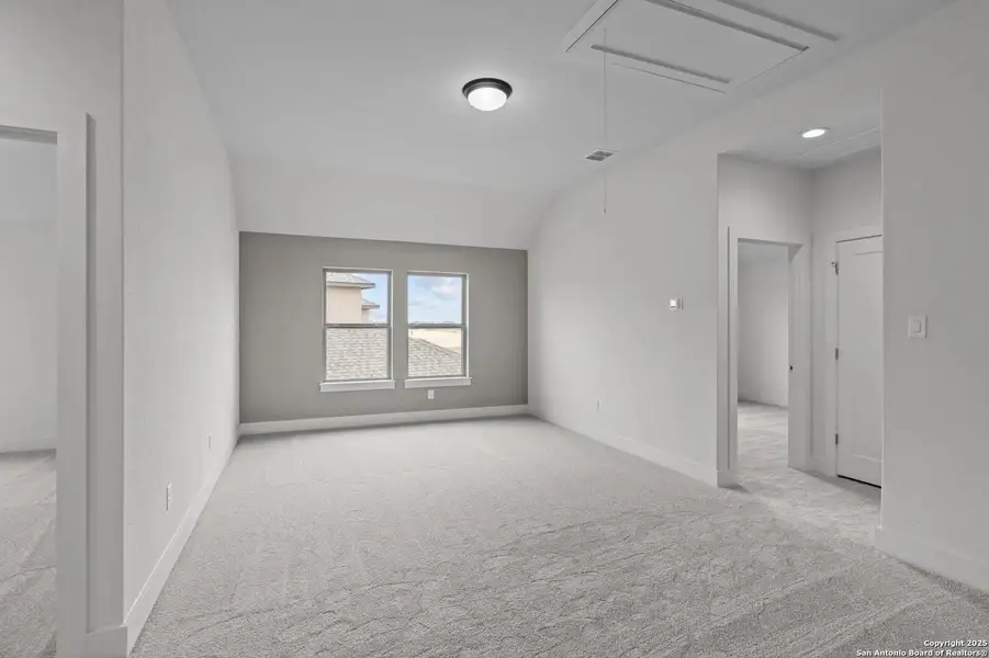 Spacious, unfurnished interior of a new home in Legacy at Lake Dunlap, New Braunfels (Image 12).