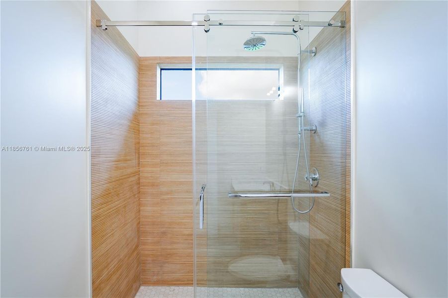 Furnished interior view inside a new home in , Homestead (Image 51).