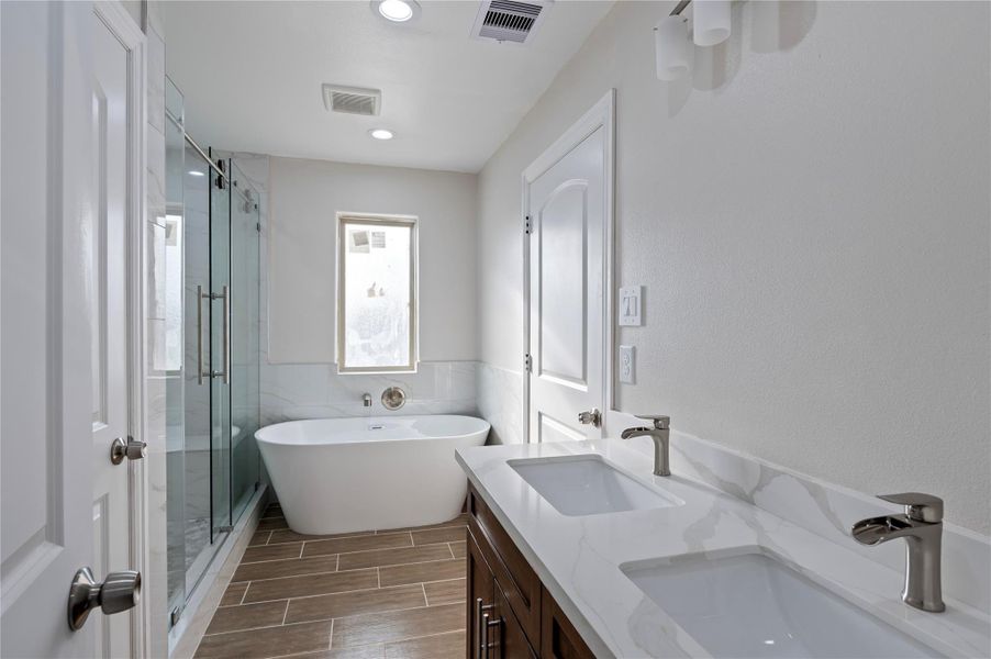 Primary bedroom ensuite bathroom.