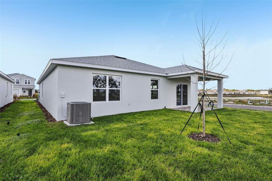 Exterior details and patio area of a home in Willowbrook North, Winter Haven (Image 3).