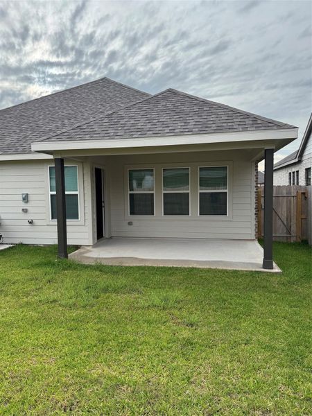 Spacious backyard with sprinkler system for easy maintenance year round. Spacious backyard with sprinkler system for easy maintenance year round.