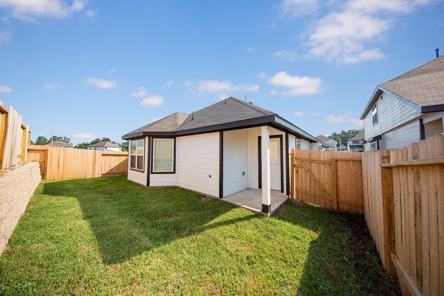 Exterior details and patio area of a home in River's Edge, Conroe (Image 3). Exterior details and patio area of a home in River's Edge, Conroe (Image 3).