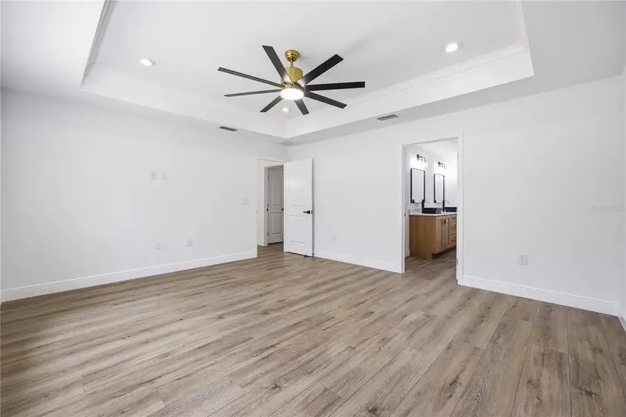 Spacious, unfurnished interior of a new home in , Ocala (Image 22).