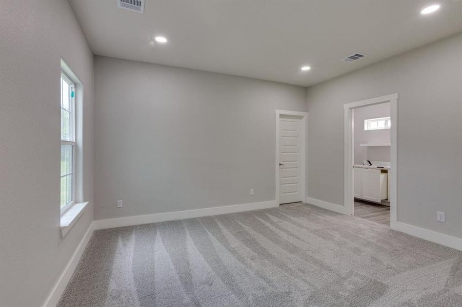 Spacious, unfurnished interior of a new home in , Ferris (Image 32).