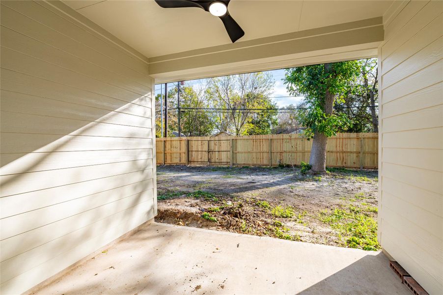 Exterior details and patio area of a home in , Texas City (Image 4).