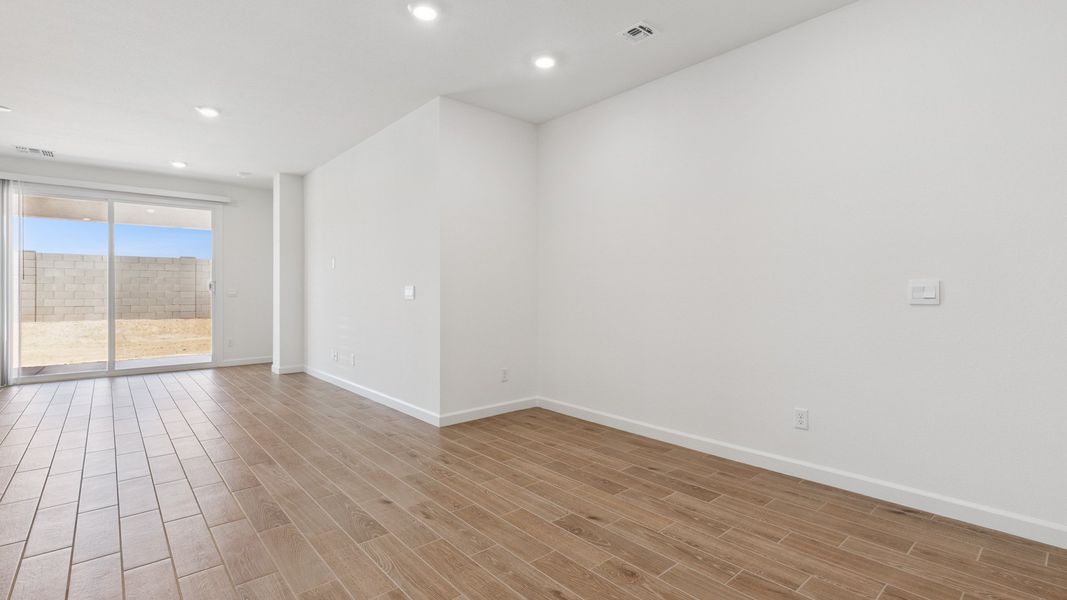 Spacious, unfurnished interior of a new home in Zanjero Pass, Waddell (Image 18).
