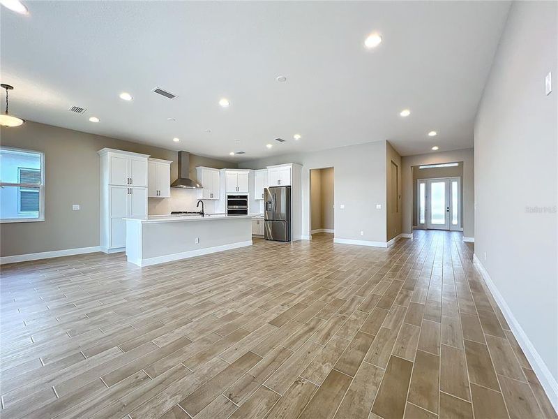 Spacious, unfurnished interior of a new home in Watercolor Place Single Family Homes, Bradenton (Image 53).