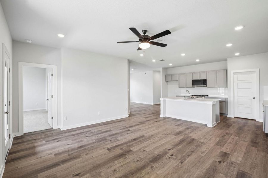 Spacious, unfurnished interior of a new home in Stallion Run, Buda (Image 19).