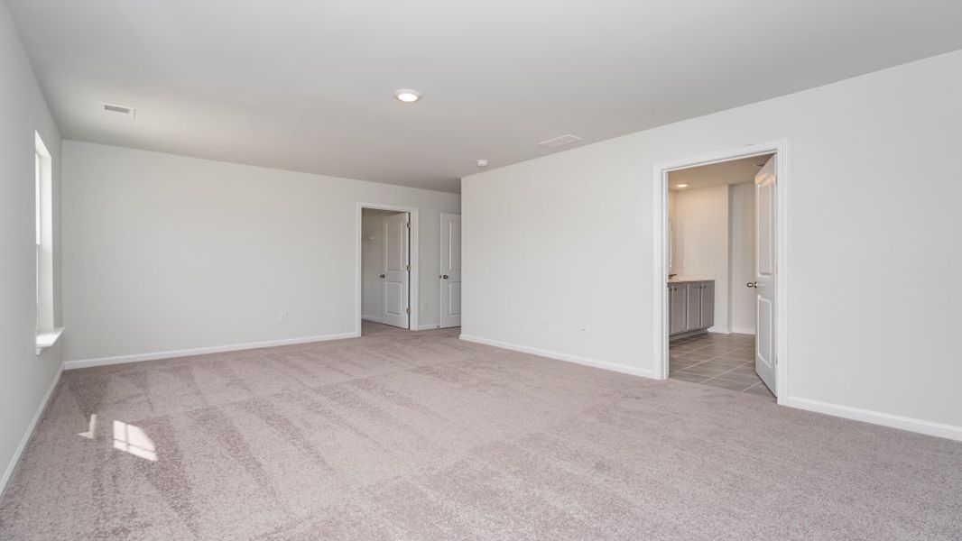 Representative unfurnished interior of a home built from the ROBIE by D.R. Horton in Island Green, Myrtle Beach (Image 43).