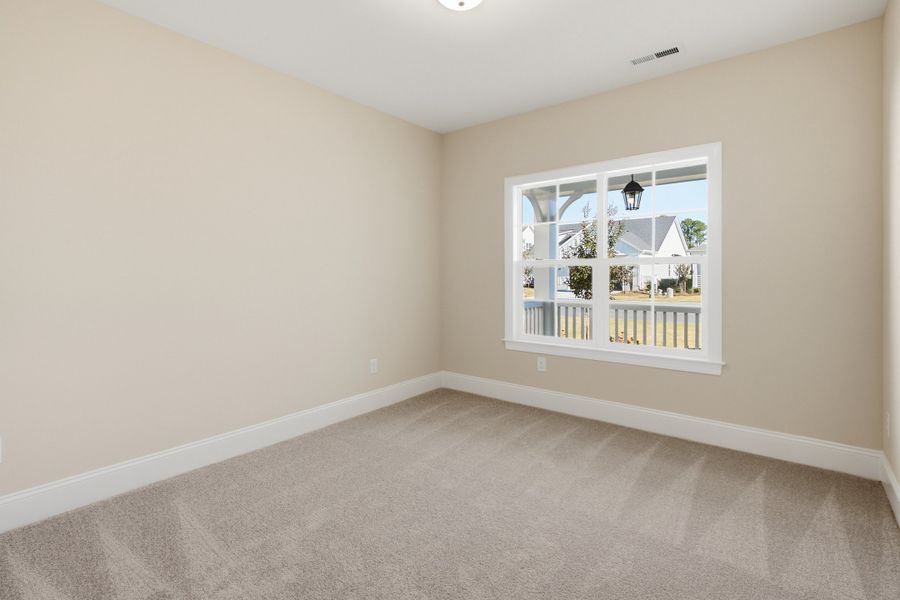 Spacious, unfurnished interior of a new home in Sidbury Landing, Wilmington (Image 28).