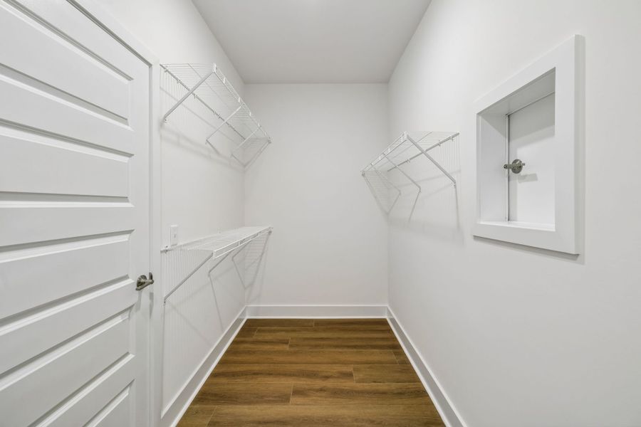 Spacious, unfurnished interior of a new home in Del Webb Barton Village, Lebanon (Image 49).