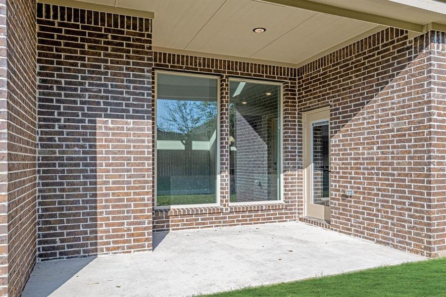 Exterior details and patio area of a home in Sable Creek, Sanger (Image 22).
