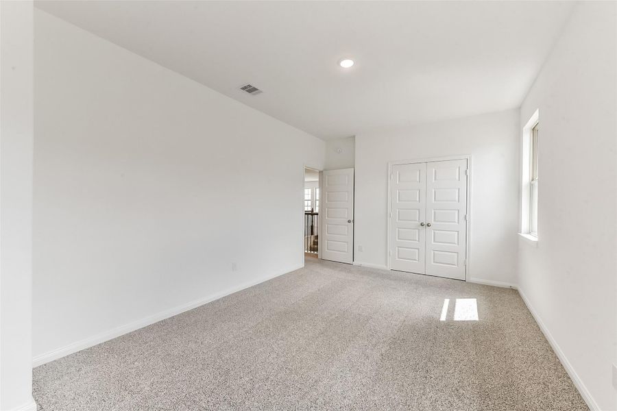 Spacious, unfurnished interior of a new home in River Ranch Meadows, Dayton (Image 19).