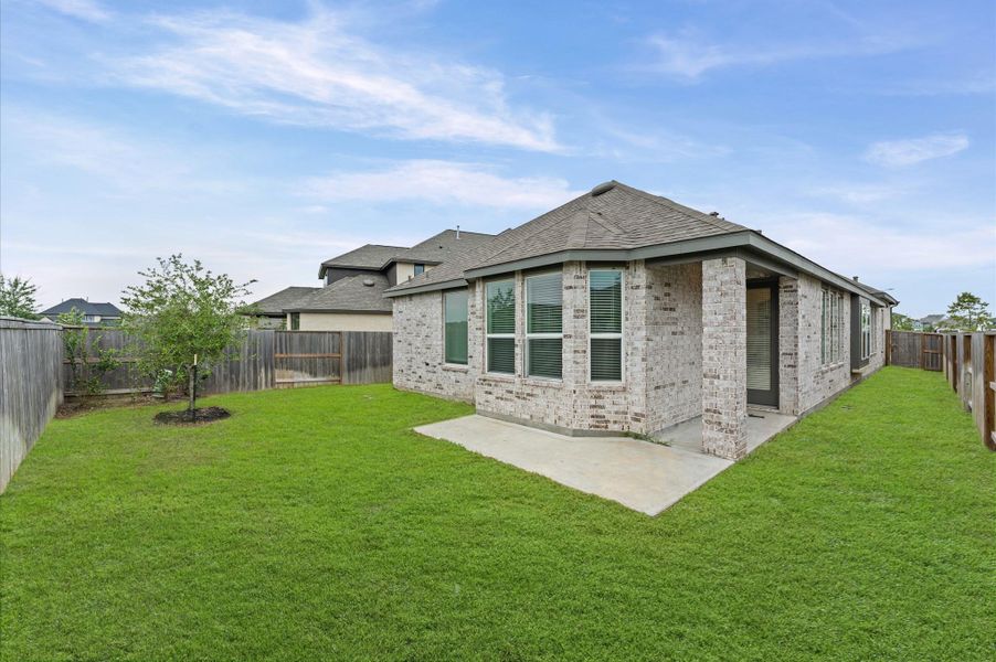 Exterior details and patio area of a home in , Manvel (Image 3).
