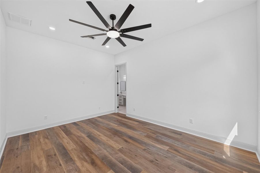 Spacious, unfurnished interior of a new home in , Huntsville (Image 35).