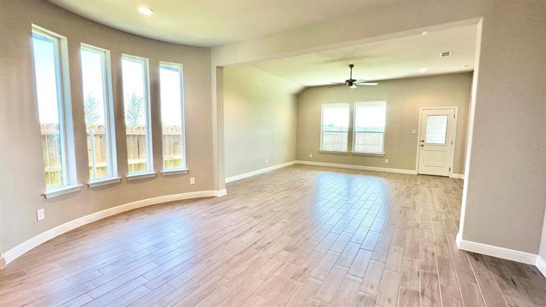 Spacious, unfurnished interior of a new home in Rock Creek Ranch, Fort Worth (Image 11). Spacious, unfurnished interior of a new home in Rock Creek Ranch, Fort Worth (Image 11).