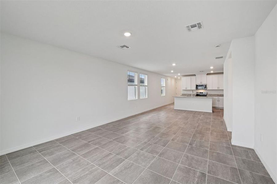 Spacious, unfurnished interior of a new home in Hamilton Bluff - Classic Series, Lake Hamilton (Image 16).