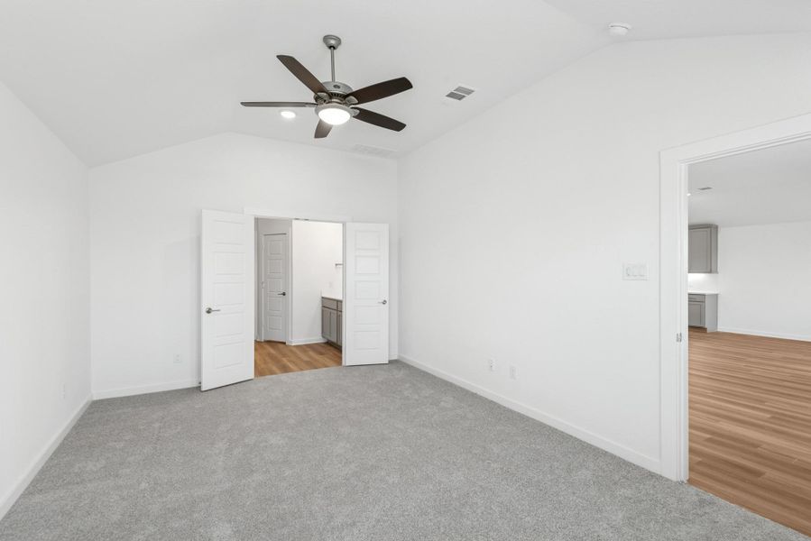 Spacious, unfurnished interior of a new home in Summerview, Fulshear (Image 22). Spacious, unfurnished interior of a new home in Summerview, Fulshear (Image 22).
