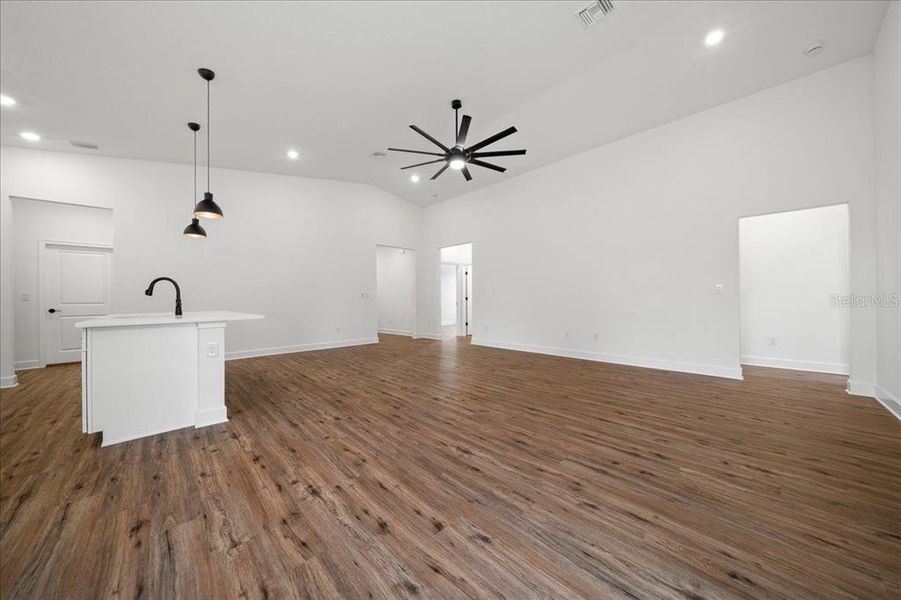 Spacious, unfurnished interior of a new home in , Weeki Wachee (Image 46).