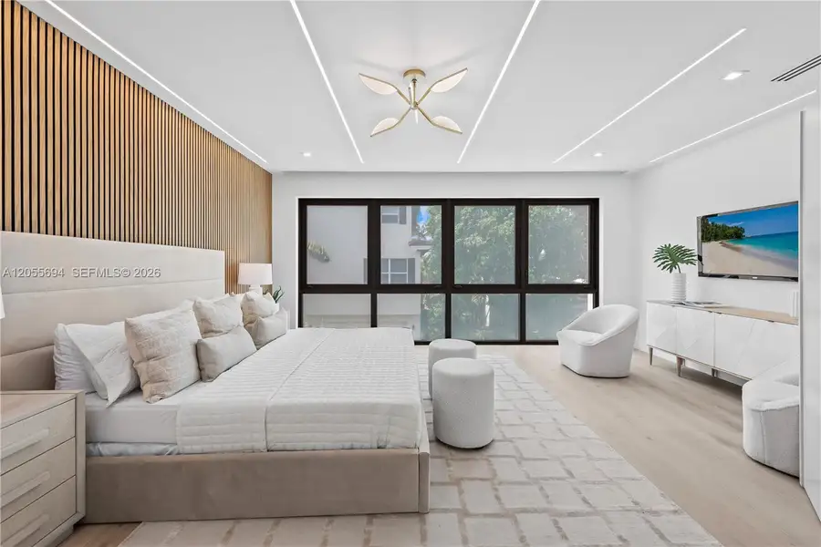 Furnished interior view inside a new home in , Fort Lauderdale (Image 56).