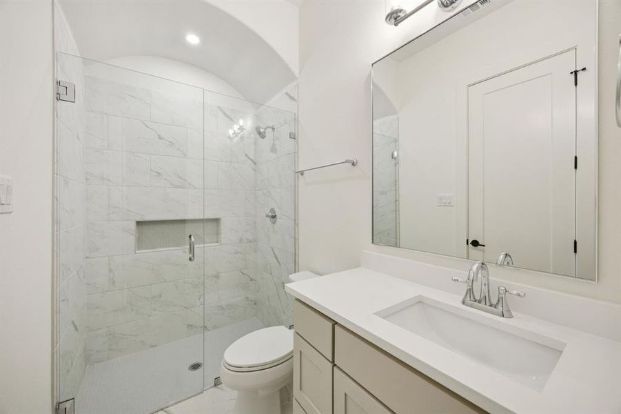 Furnished interior view inside a new home in , Waxahachie (Image 5).