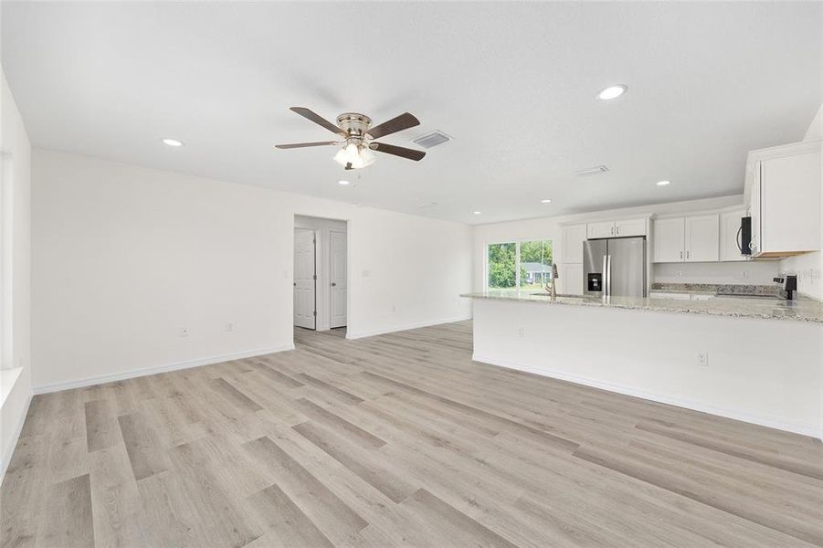 Spacious, unfurnished interior of a new home in , Dunnellon (Image 58).