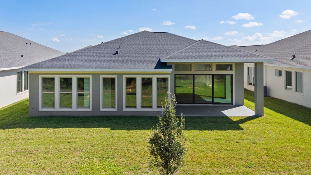 Exterior details and patio area of a home in Turnleaf, Punta Gorda (Image 3).
