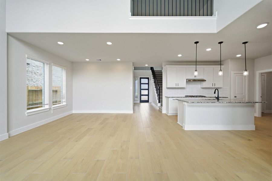 Spacious, unfurnished interior of a new home in Sunterra Lakes, Brookshire (Image 26). Spacious, unfurnished interior of a new home in Sunterra Lakes, Brookshire (Image 26).