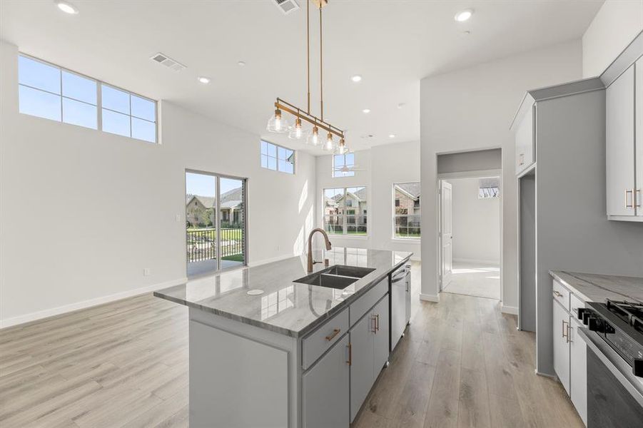 16. 628 Oakridge - Kitchen (4) 16. 628 Oakridge - Kitchen (4)