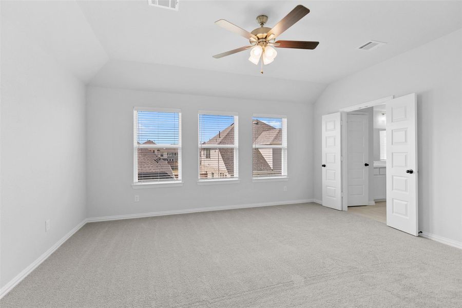 Spacious, unfurnished interior of a new home in Park at Eldridge, Sugar Land (Image 23). Spacious, unfurnished interior of a new home in Park at Eldridge, Sugar Land (Image 23).
