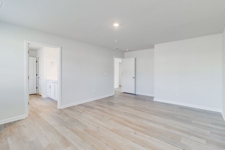 Spacious, unfurnished interior of a new home in Bluefield, Lexington (Image 24).