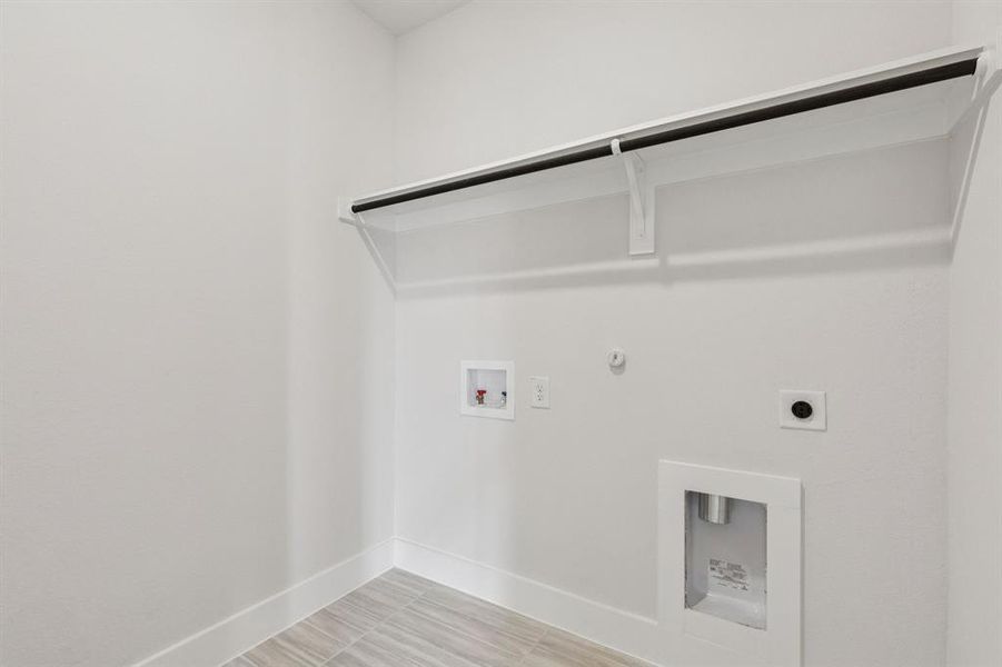 Spacious, unfurnished interior of a new home in Ellis Ranch Estates, Waxahachie (Image 29).