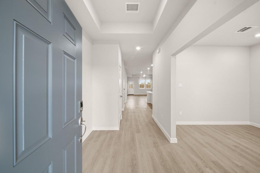 Spacious, unfurnished interior of a new home in Lago Mar, Texas City (Image 13).