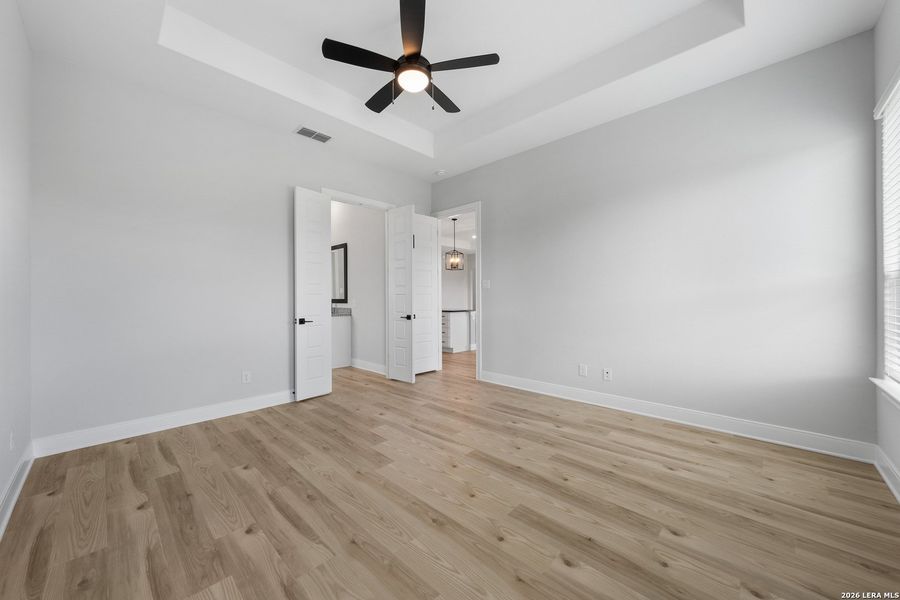 Spacious, unfurnished interior of a new home in Potranco West, Castroville (Image 14).
