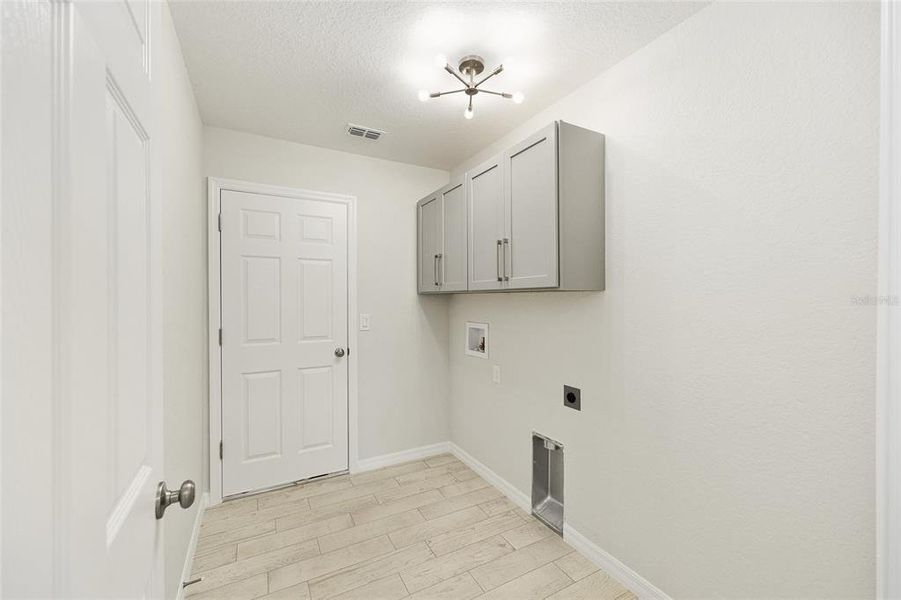 Spacious, unfurnished interior of a new home in , Ocala (Image 28).