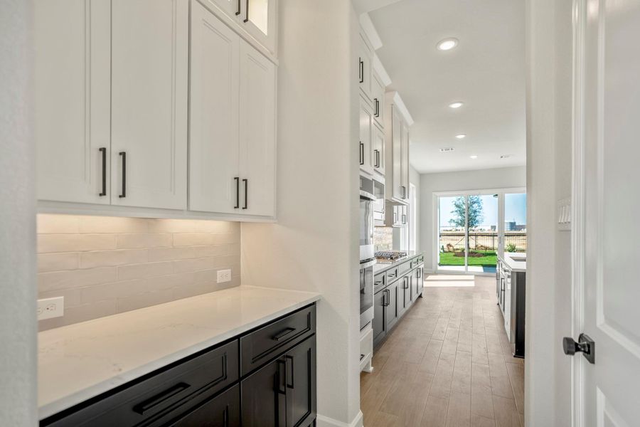 Furnished interior view inside a new home in Jordan Ranch 70' Lots, Fulshear (Image 19).